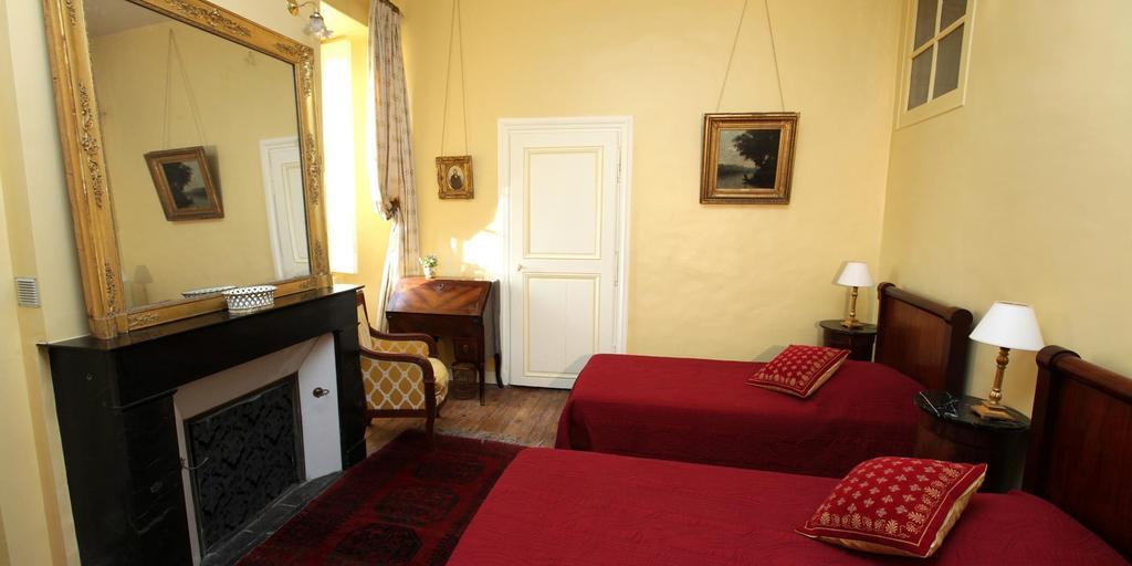 Chateau De Cheronne Bed and Breakfast Tuffé Habitación foto